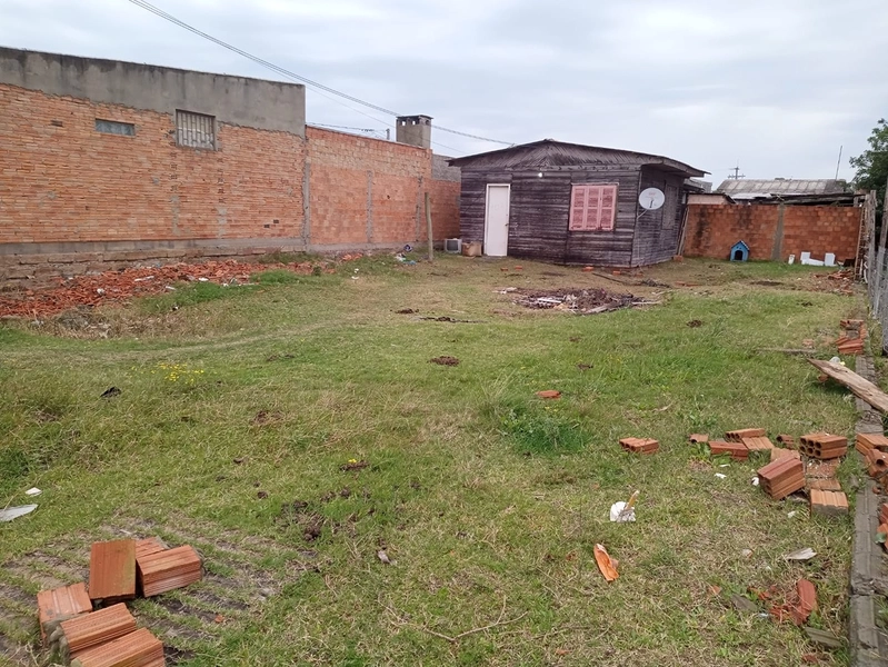 Casa de madeira à venda em Imbé: 1ª foto da galeria de imagens do imóvel