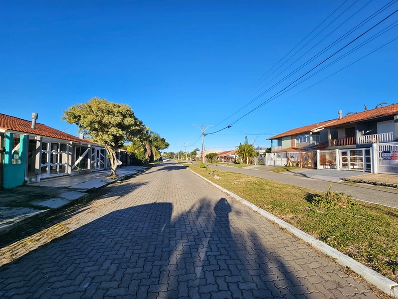 Casa à venda no centro de Imbé: 2ª foto da galeria de imagens do imóvel