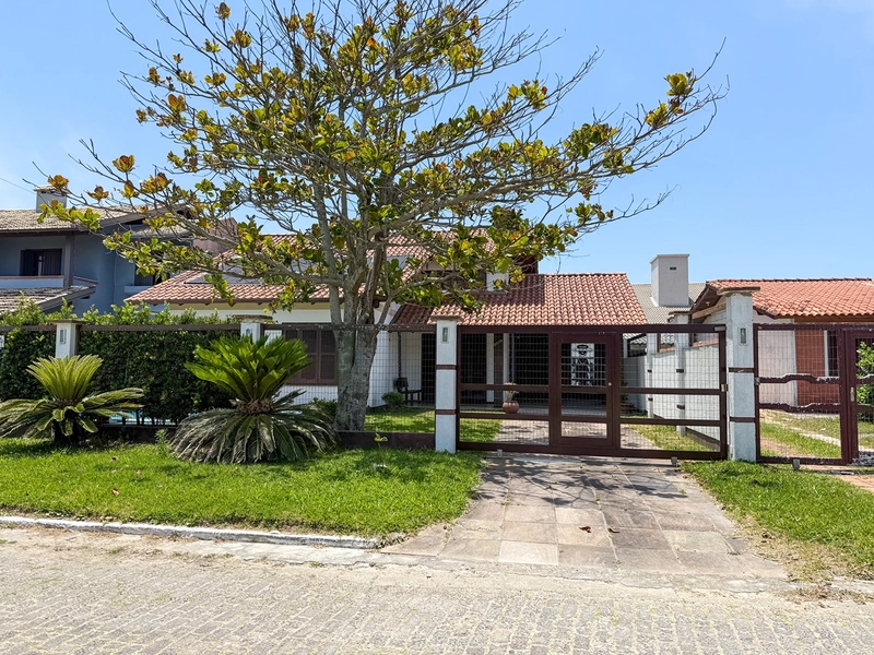 Casa à venda em Imbé - Centro: 1ª foto da galeria de imagens do imóvel