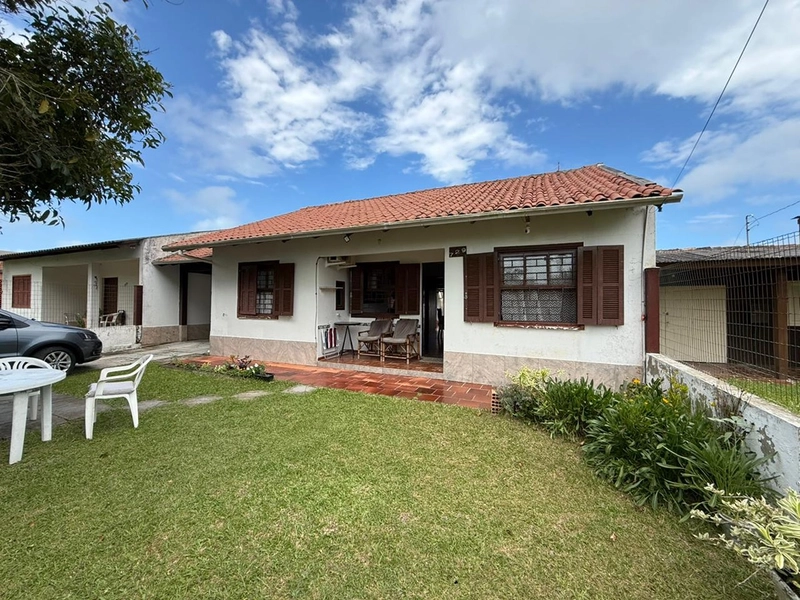 Casa à venda em Mariluz - Próxima do mar : 2ª foto da galeria de imagens do imóvel