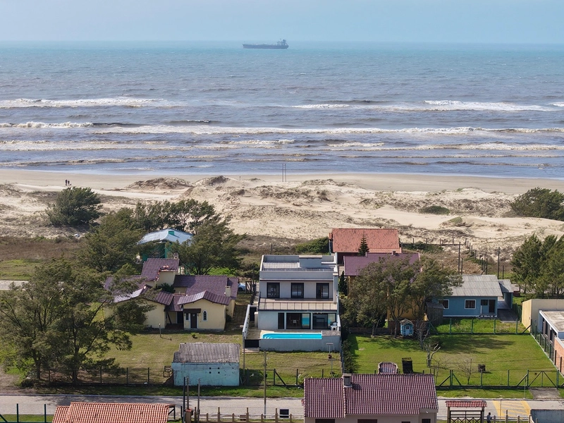 SOBRADO À BEIRA MAR: 1ª foto da galeria de imagens do imóvel