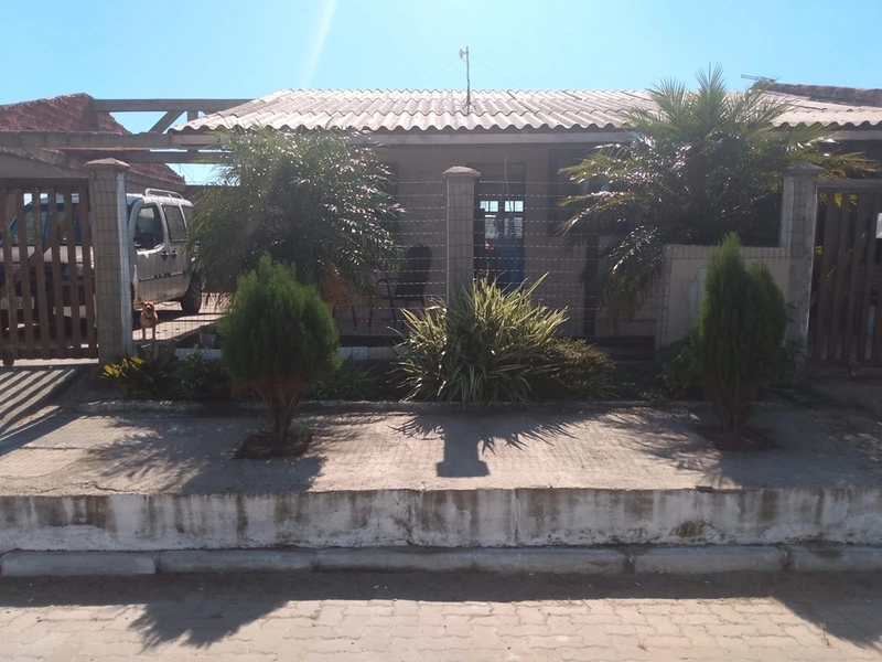 Casa à venda em Imbé: 2ª foto da galeria de imagens do imóvel