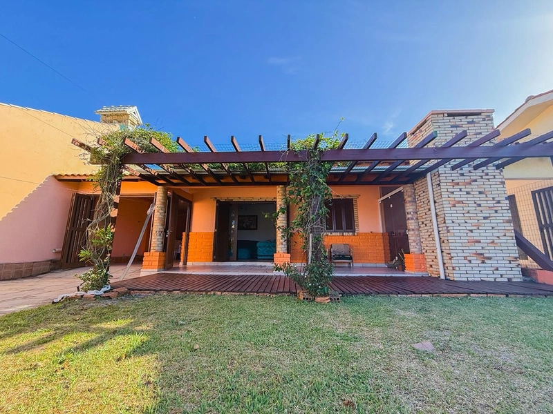 Residência com anexo próximo ao mar – apenas 100m da beira-mar!: 2ª foto da galeria de imagens do imóvel