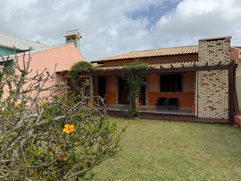 Residência com anexo próximo ao mar – apenas 100m da beira-mar!: 2ª foto da galeria de imagens do imóvel