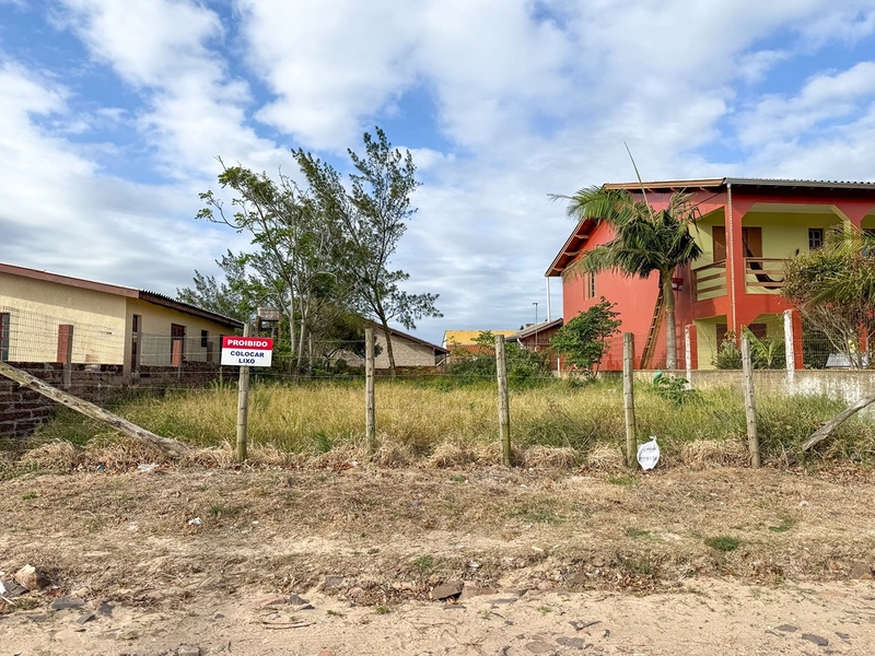 Terreno à venda em Albatroz: 1ª foto da galeria de imagens do imóvel