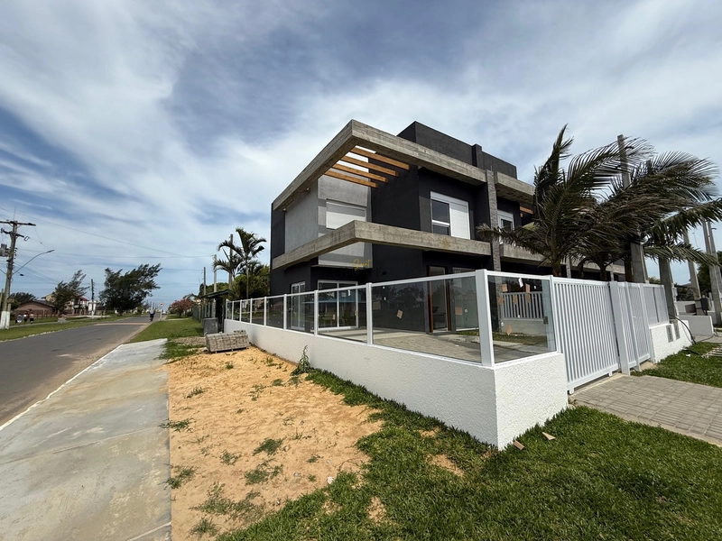 Casa nova à venda próxima ao mar: 2ª foto da galeria de imagens do imóvel