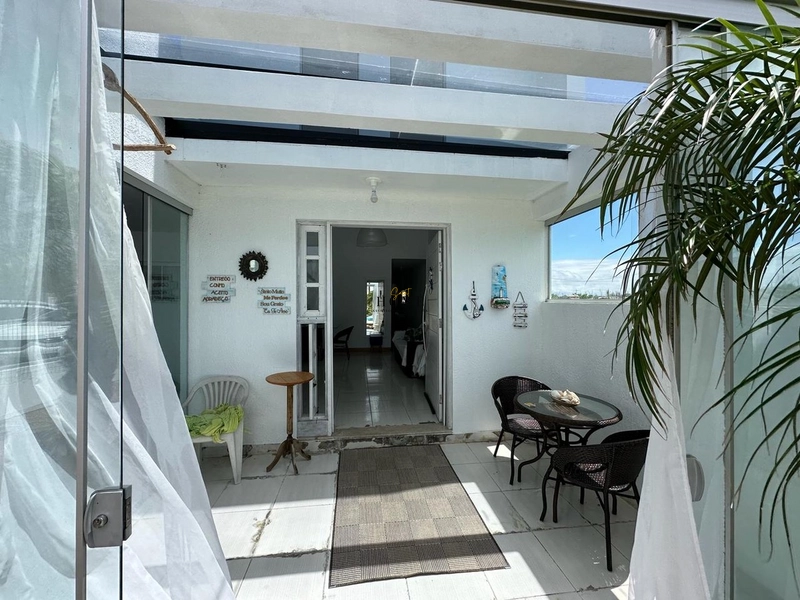 Casa com piscina próxima ao mar: 2ª foto da galeria de imagens do imóvel