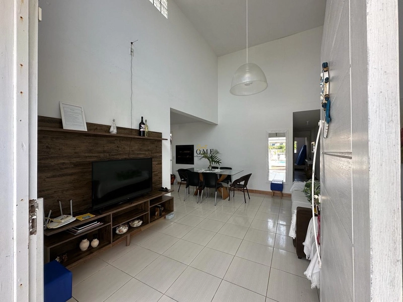 Casa com piscina próxima ao mar: 4ª foto da galeria de imagens do imóvel