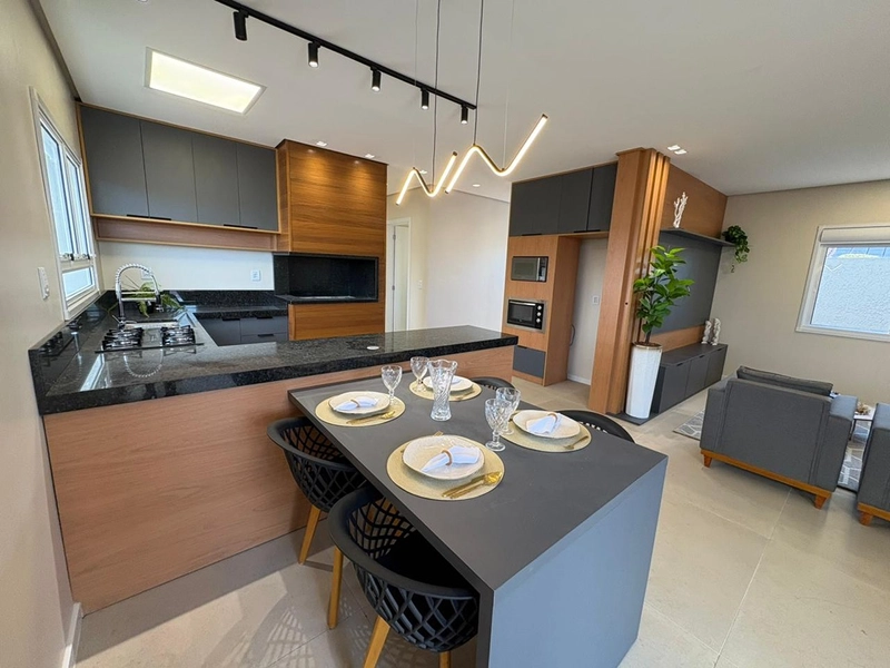 🏡 Casa de esquina com excelente padrão construtivo: 10ª foto da galeria de imagens do imóvel