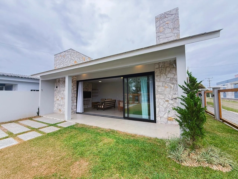 Casa à venda em Imbé - Próxima ao mar : 1ª foto da galeria de imagens do imóvel