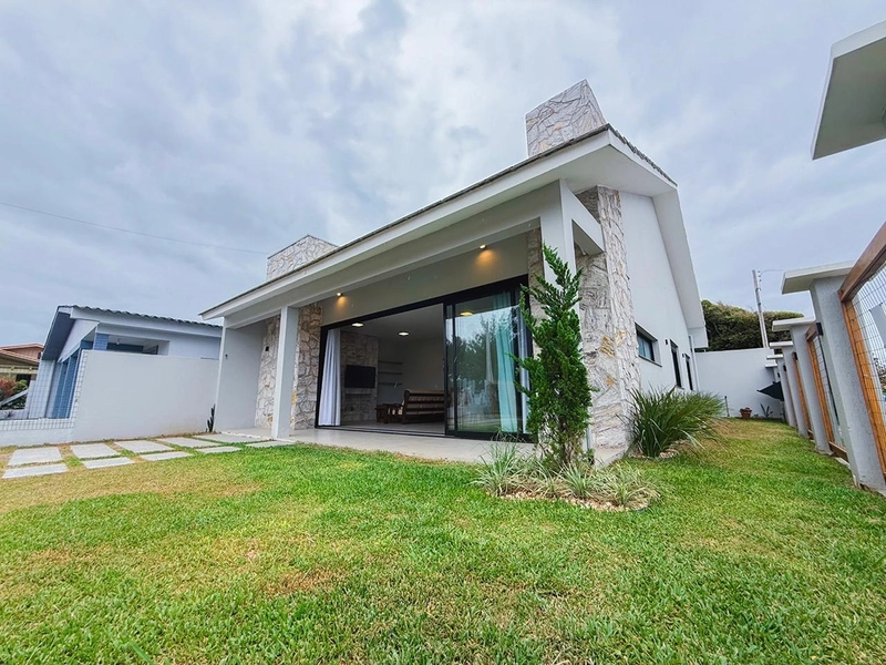 Casa à venda em Imbé - Próxima ao mar : 2ª foto da galeria de imagens do imóvel