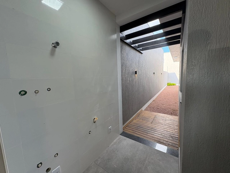 🏡 Casa Nova de Alto Padrão à Venda em Imbé: 9ª foto da galeria de imagens do imóvel