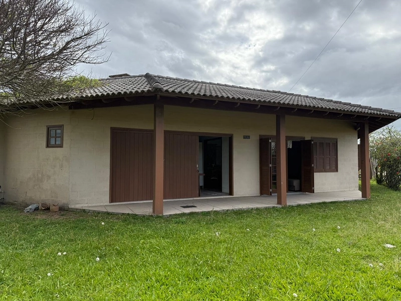 Casa à venda de esquina próxima ao mar em Mariluz – Imbé: 2ª foto da galeria de imagens do imóvel