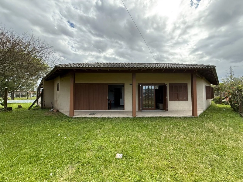 Casa à venda de esquina próxima ao mar em Mariluz – Imbé: 3ª foto da galeria de imagens do imóvel