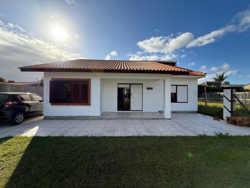 Casa à venda no centro de Imbé: 1ª foto da galeria de imagens do imóvel