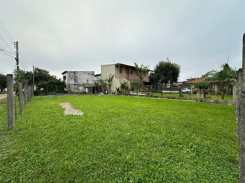 Terreno de esquina em Mariluz: 1ª foto da galeria de imagens do imóvel