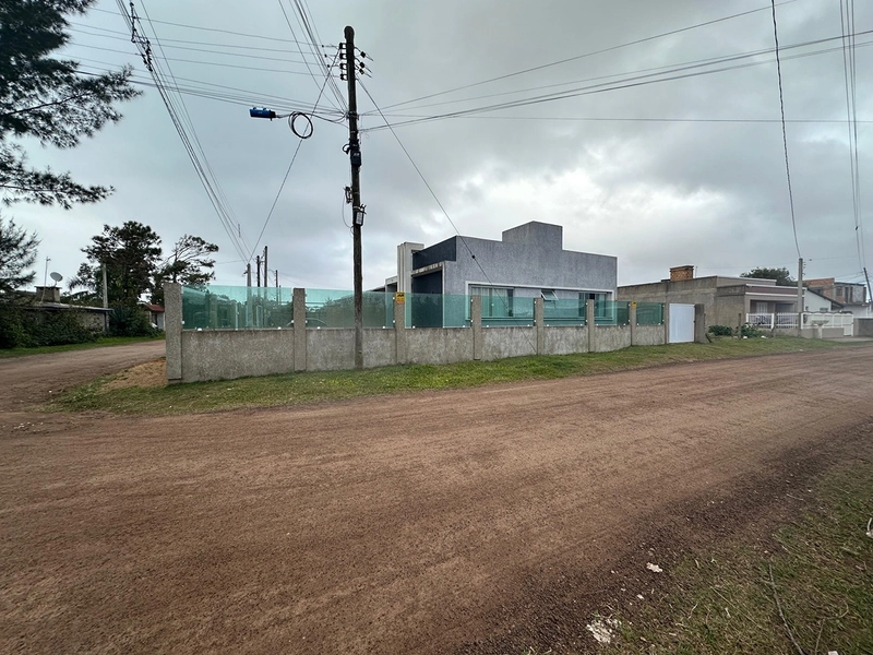 Casa à venda em Imbé - Harmonia: 2ª foto da galeria de imagens do imóvel