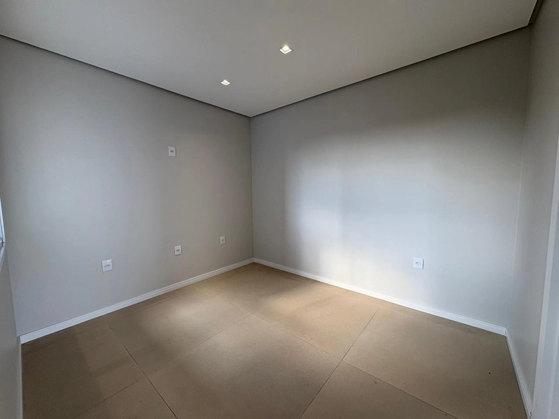 🏡 Casa de esquina com excelente padrão construtivo: 15ª foto da galeria de imagens do imóvel