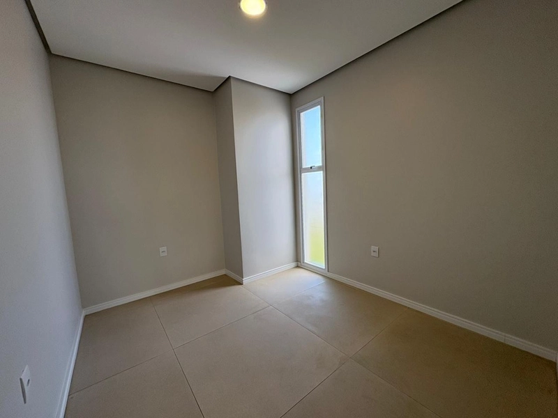 🏡 Casa de esquina com excelente padrão construtivo: 17ª foto da galeria de imagens do imóvel