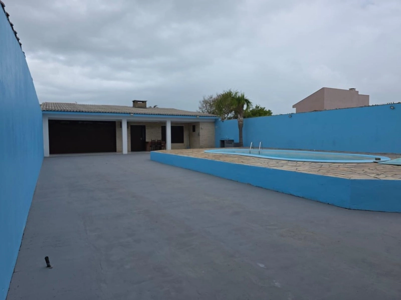 Casa à venda no centro de Imbé: 1ª foto da galeria de imagens do imóvel