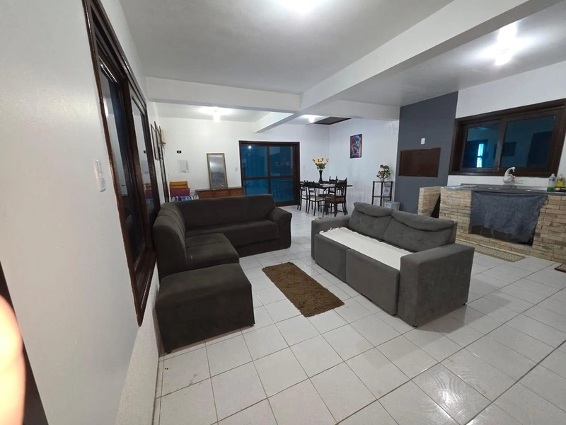 Casa à venda no centro de Imbé: 2ª foto da galeria de imagens do imóvel