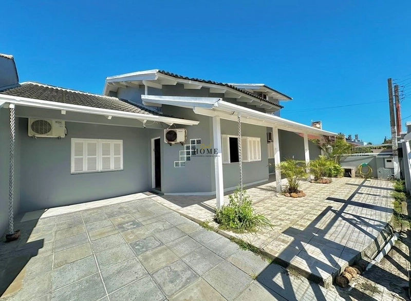 Casa à venda próxima ao mar em Imbé: 1ª foto da galeria de imagens do imóvel