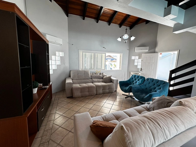 Casa à venda próxima ao mar em Imbé: 2ª foto da galeria de imagens do imóvel