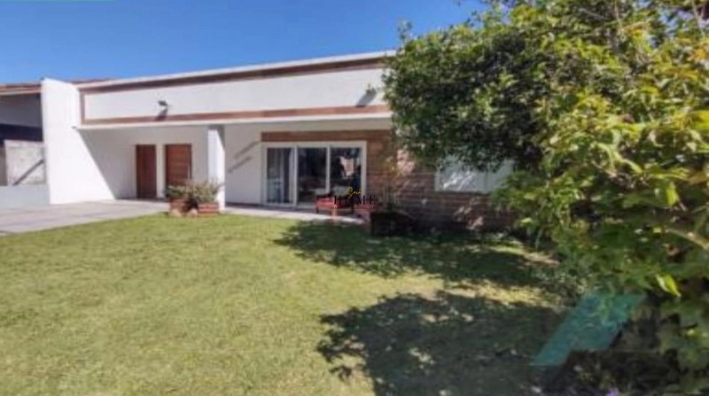 Casa à venda no centro de Imbé: 1ª foto da galeria de imagens do imóvel