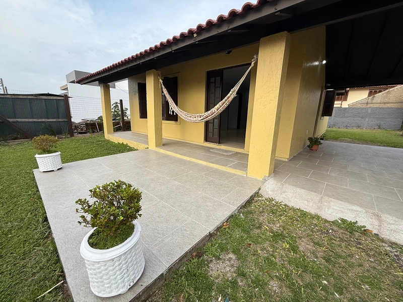 Casa à venda em área nobre do Centro de Imbé : 3ª foto da galeria de imagens do imóvel