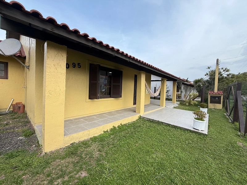 Casa à venda em área nobre do Centro de Imbé : 2ª foto da galeria de imagens do imóvel