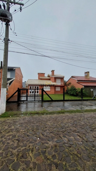 Casa à venda no centro de Imbé: 5ª foto da galeria de imagens do imóvel