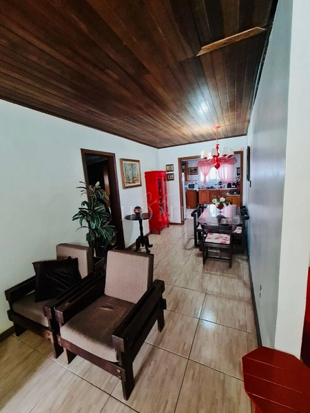 Casa á venda, próximo ao mar: 3ª foto da galeria de imagens do imóvel