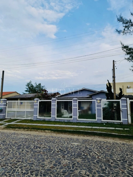 Casa á venda, próximo ao mar: 1ª foto da galeria de imagens do imóvel