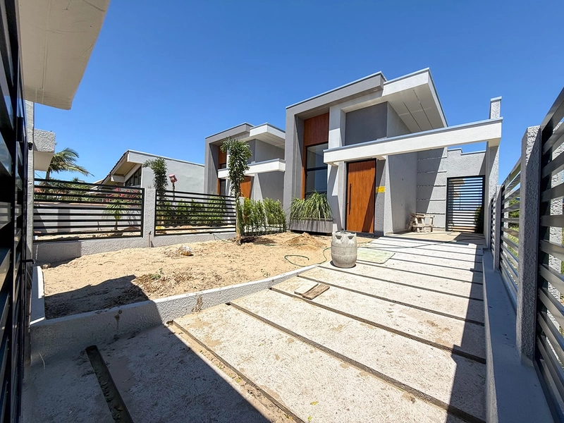 Casa à venda no centro de Imbé: 2ª foto da galeria de imagens do imóvel