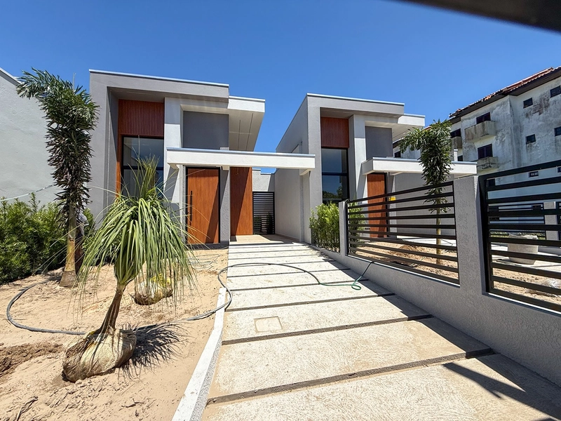 Casa à venda no centro de Imbé: 1ª foto da galeria de imagens do imóvel