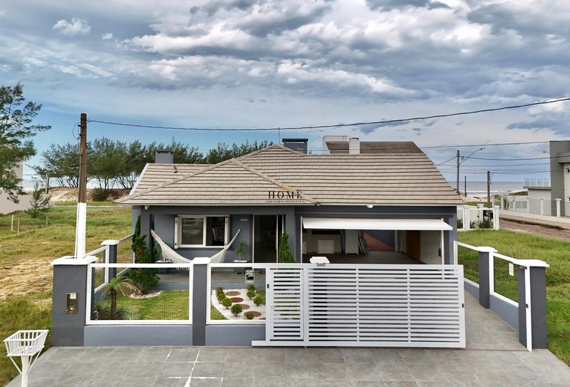 MARAVILHOSA CASA EM ATLÂNTIDA SUL – APENAS 50 METROS DA BEIRA MAR: 1ª foto da galeria de imagens do imóvel