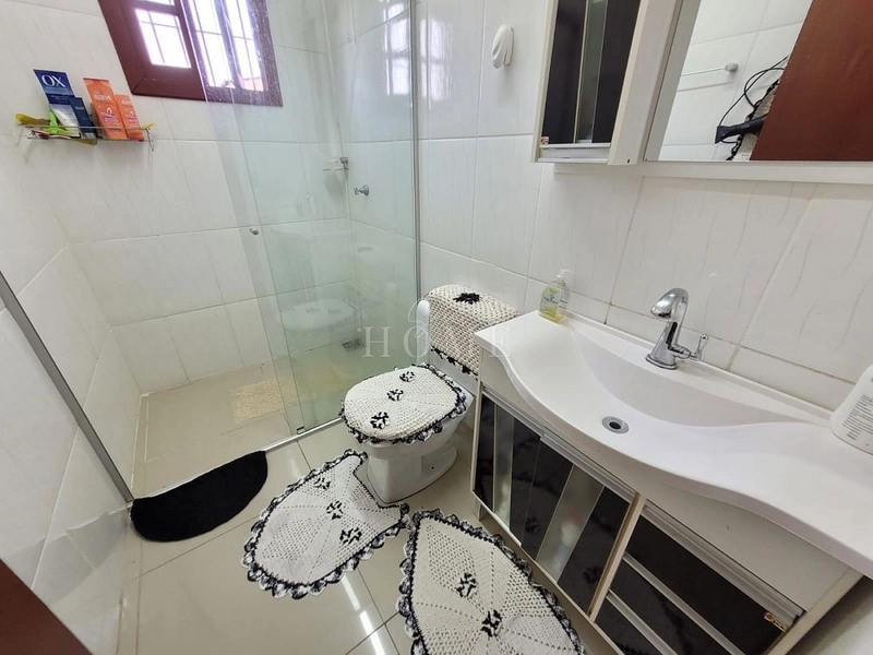 Casa à venda com piscina: 8ª foto da galeria de imagens do imóvel