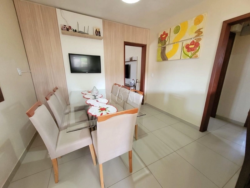 Casa à venda com piscina: 6ª foto da galeria de imagens do imóvel