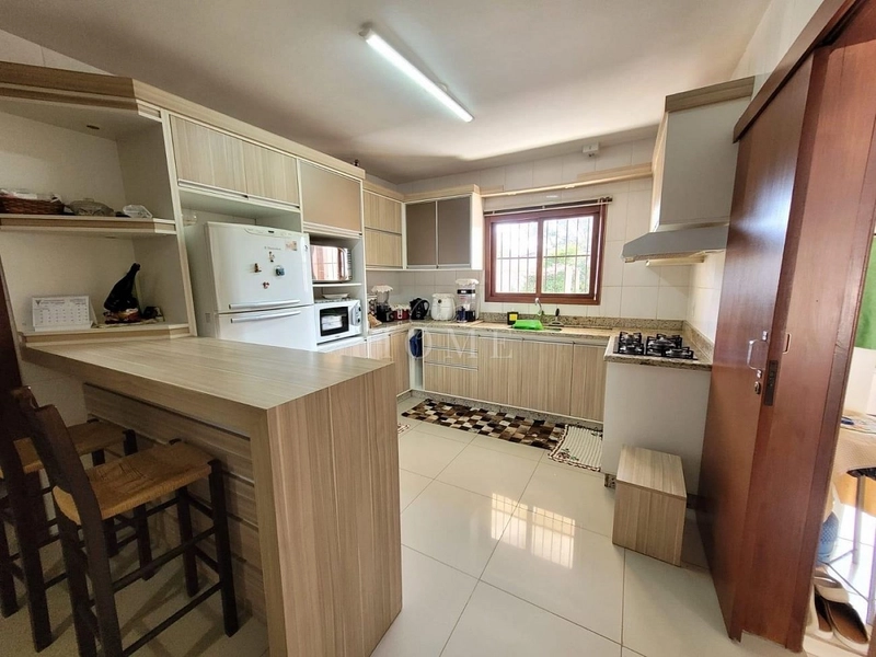 Casa à venda com piscina: 9ª foto da galeria de imagens do imóvel