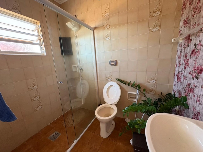 🏡 Linda residência de esquina à venda em Albatroz – apenas 100 metros do mar! 🌊✨: 22ª foto da galeria de imagens do imóvel
