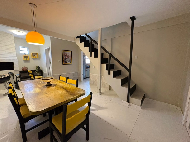 🏡 Linda residência de esquina à venda em Albatroz – apenas 100 metros do mar! 🌊✨: 20ª foto da galeria de imagens do imóvel