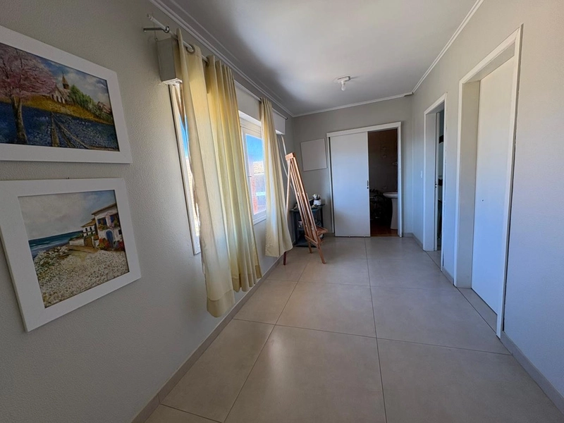 🏡 Linda residência de esquina à venda em Albatroz – apenas 100 metros do mar! 🌊✨: 23ª foto da galeria de imagens do imóvel