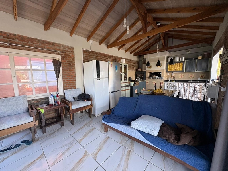 🏡 Linda residência de esquina à venda em Albatroz – apenas 100 metros do mar! 🌊✨: 32ª foto da galeria de imagens do imóvel