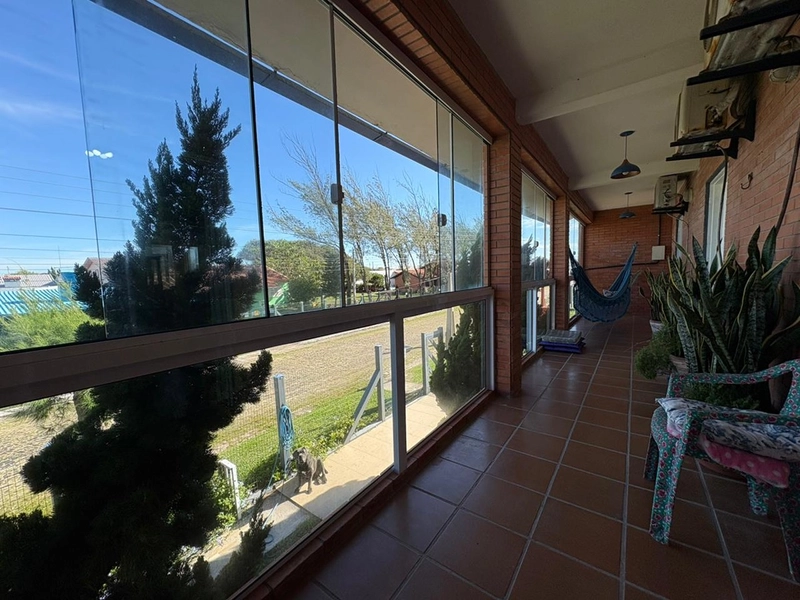🏡 Linda residência de esquina à venda em Albatroz – apenas 100 metros do mar! 🌊✨: 25ª foto da galeria de imagens do imóvel