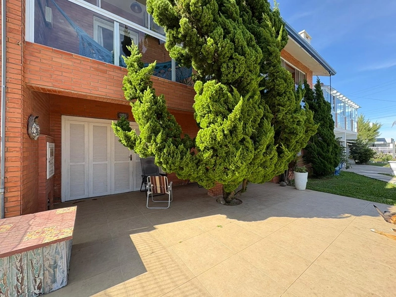 🏡 Linda residência de esquina à venda em Albatroz – apenas 100 metros do mar! 🌊✨: 2ª foto da galeria de imagens do imóvel