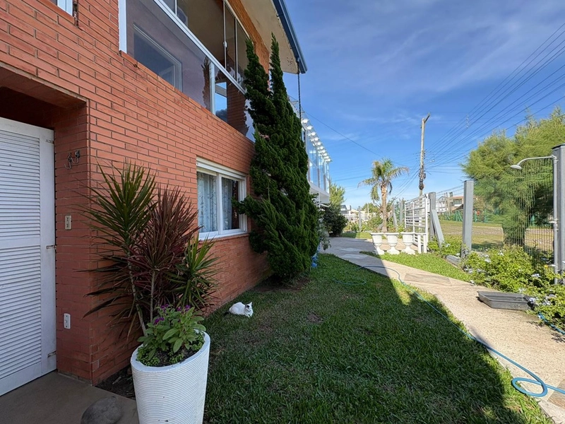 🏡 Linda residência de esquina à venda em Albatroz – apenas 100 metros do mar! 🌊✨: 4ª foto da galeria de imagens do imóvel