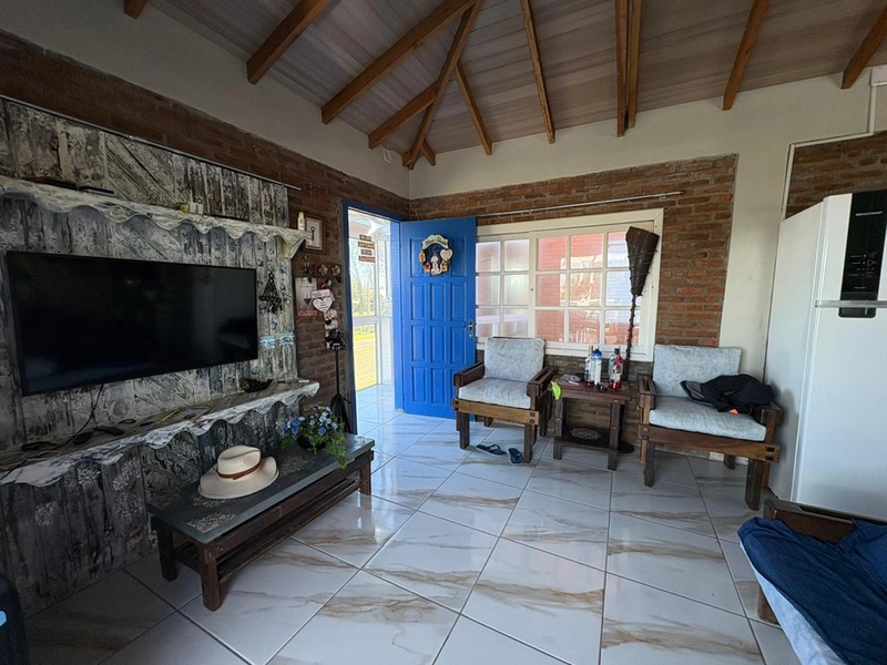 🏡 Linda residência de esquina à venda em Albatroz – apenas 100 metros do mar! 🌊✨: 29ª foto da galeria de imagens do imóvel