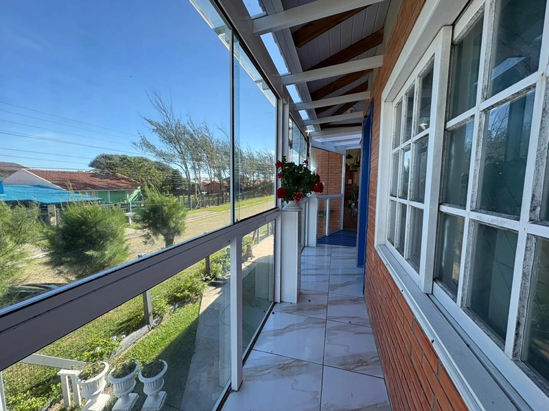 🏡 Linda residência de esquina à venda em Albatroz – apenas 100 metros do mar! 🌊✨: 27ª foto da galeria de imagens do imóvel