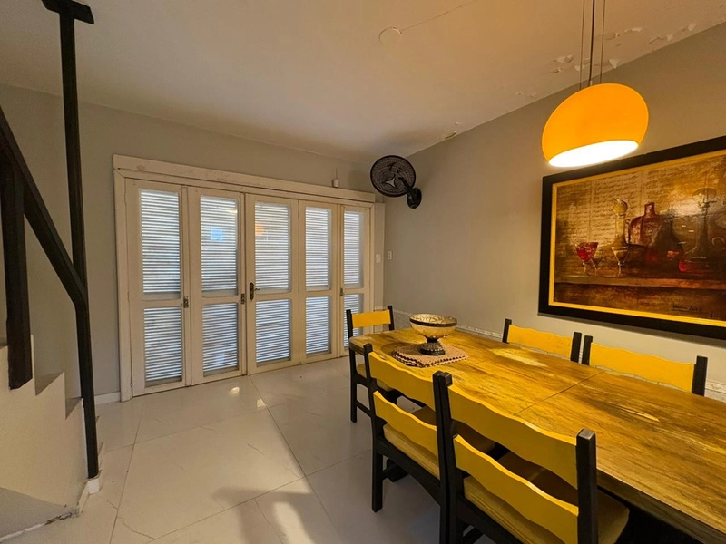 🏡 Linda residência de esquina à venda em Albatroz – apenas 100 metros do mar! 🌊✨: 17ª foto da galeria de imagens do imóvel