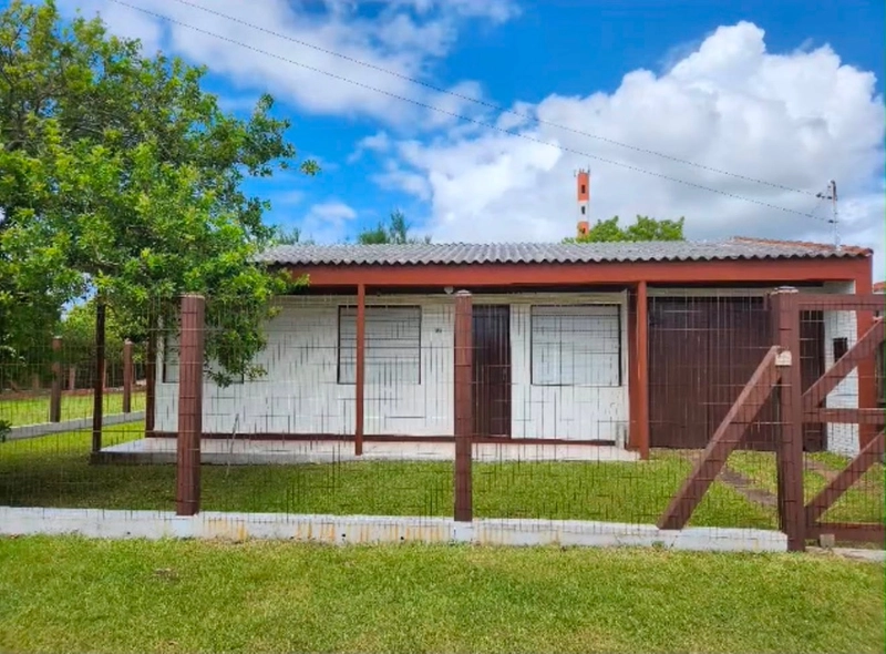 Casa à venda em Imbé: 2ª foto da galeria de imagens do imóvel